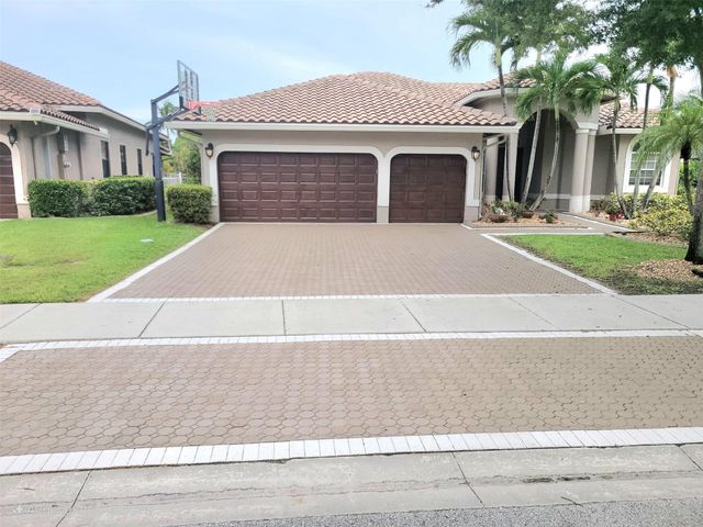 5039 Kensington Cir, Coral Springs, FL 33076