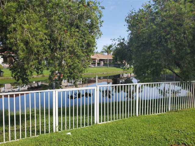 5039 Kensington Cir, Coral Springs, FL 33076
