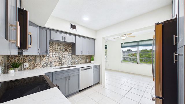 2454 AUSTRALIA WAY E 32, Clearwater, FL 33763