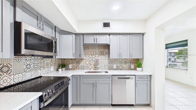2454 AUSTRALIA WAY E 32, Clearwater, FL 33763