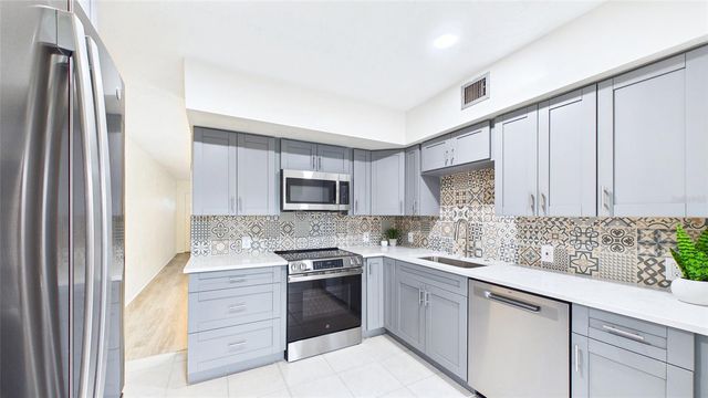 2454 AUSTRALIA WAY E 32, Clearwater, FL 33763