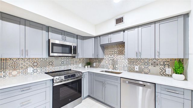 2454 AUSTRALIA WAY E 32, Clearwater, FL 33763