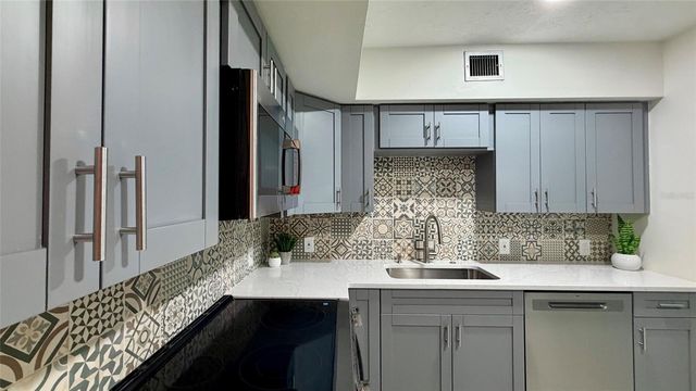 2454 AUSTRALIA WAY E 32, Clearwater, FL 33763