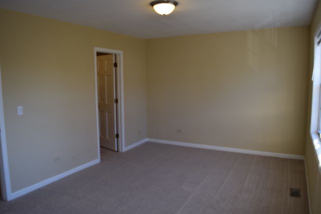 1256 Robin Drive, Carol Stream, IL 60188