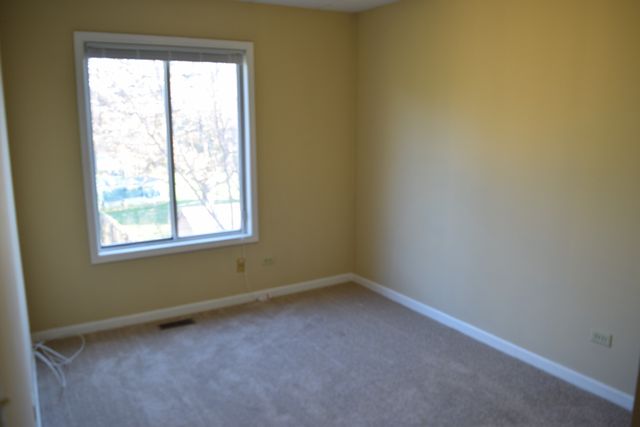 1256 Robin Drive, Carol Stream, IL 60188