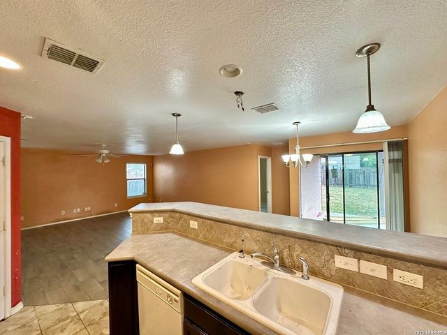 10222 Fossil Valley, San Antonio, TX 78245