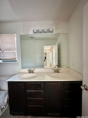 10222 Fossil Valley, San Antonio, TX 78245