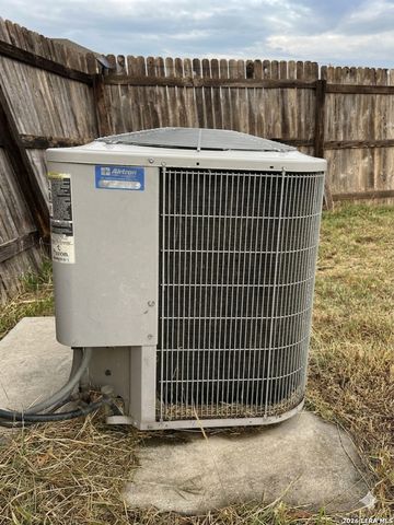 10222 Fossil Valley, San Antonio, TX 78245