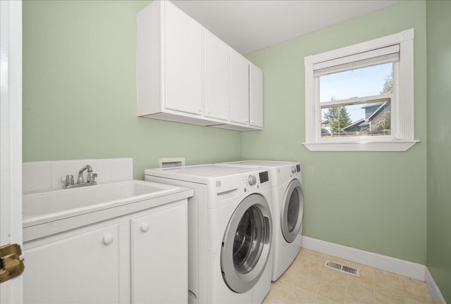 2422 S Boulder Ln, Greenacres, WA 99016