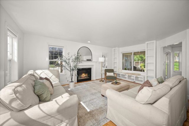 2422 S Boulder Ln, Greenacres, WA 99016