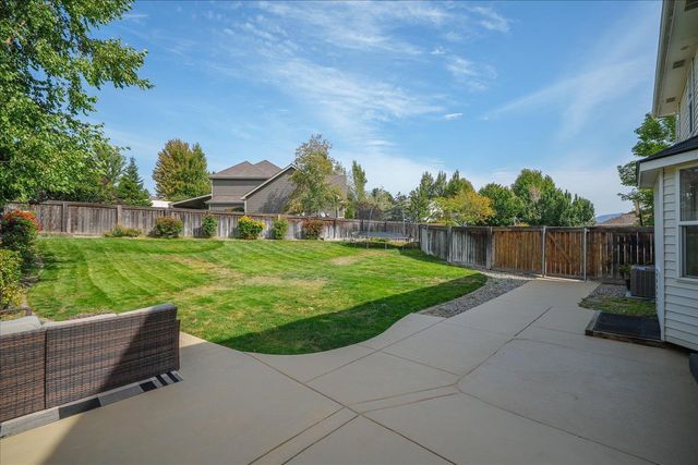 2422 S Boulder Ln, Greenacres, WA 99016