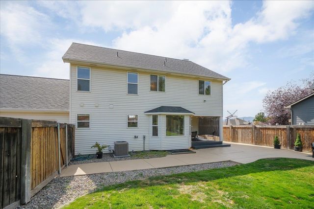 2422 S Boulder Ln, Greenacres, WA 99016