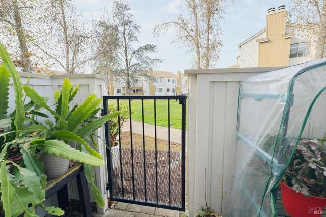 2607 Westberry Dr, Santa Rosa, CA 95403