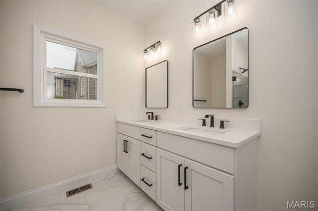 10489 Walnut Lane, Foristell, MO 63348