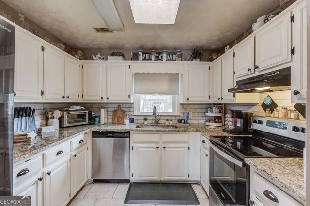 1521 Hunters Cove, Auburn, GA 30011