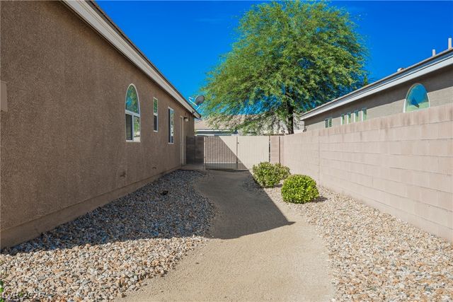 10246 Mountain Majesty Street, Las Vegas, NV 89131