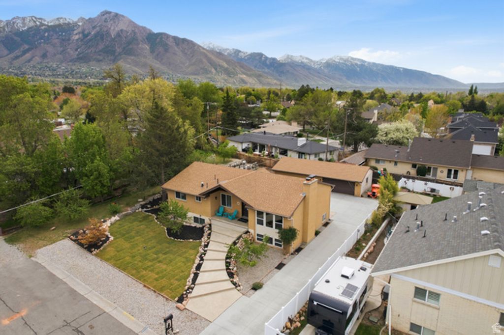 Image 2 of property listing at 2052 E 3780 S, Millcreek, UT 84109