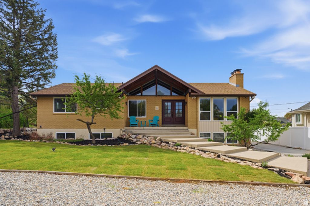 Image 3 of property listing at 2052 E 3780 S, Millcreek, UT 84109
