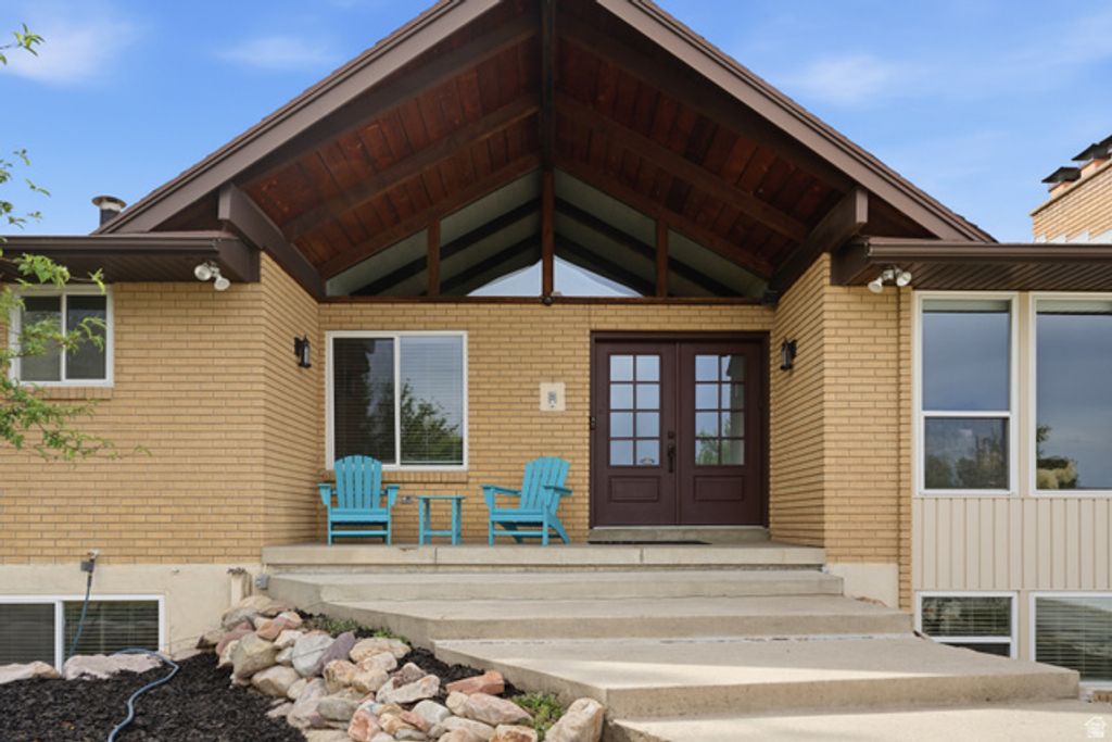Image 4 of property listing at 2052 E 3780 S, Millcreek, UT 84109