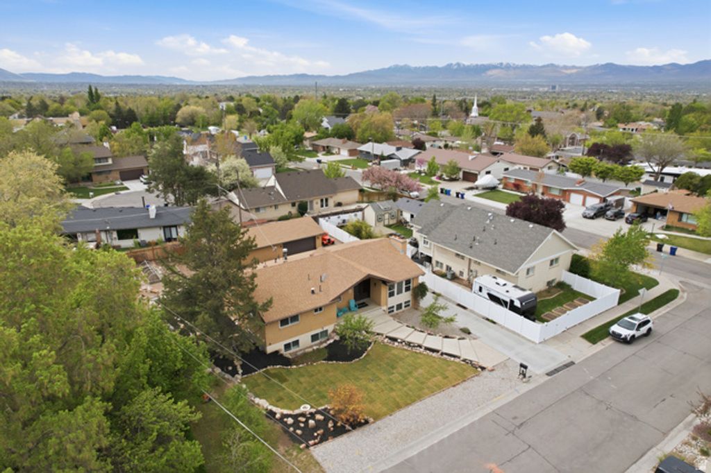 Image 43 of property listing at 2052 E 3780 S, Millcreek, UT 84109