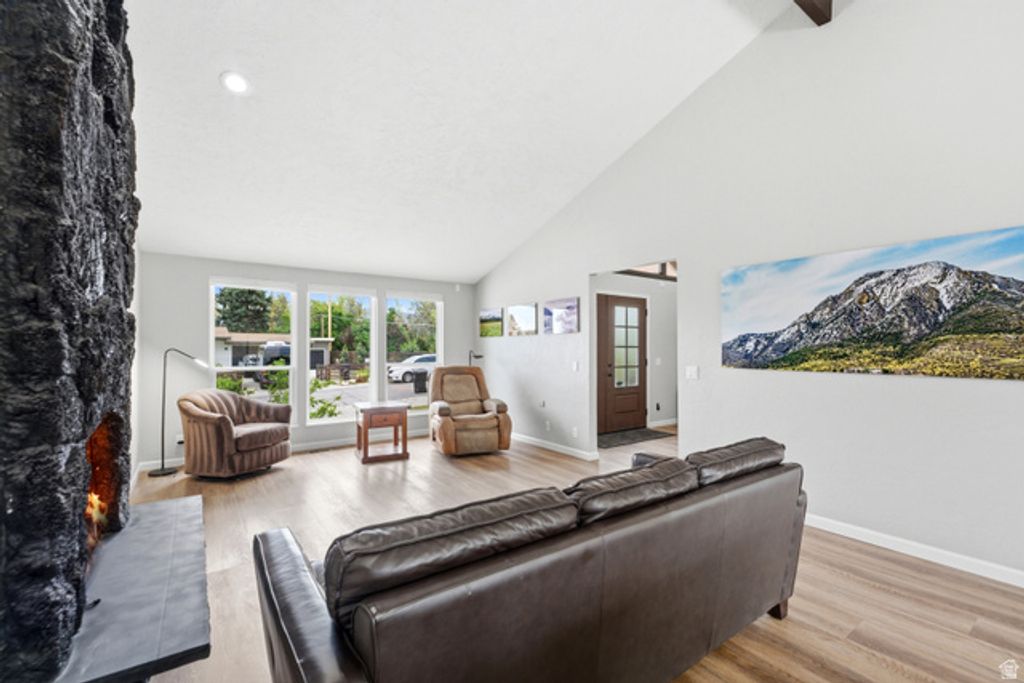 Image 9 of property listing at 2052 E 3780 S, Millcreek, UT 84109