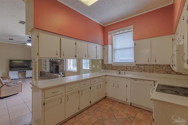 2700 Nandora Ave, Pensacola, FL 32526