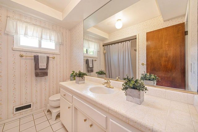8163 Woodleaf Dr, Fair Oaks, CA 95628
