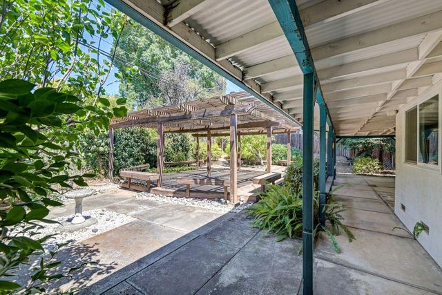 8163 Woodleaf Dr, Fair Oaks, CA 95628