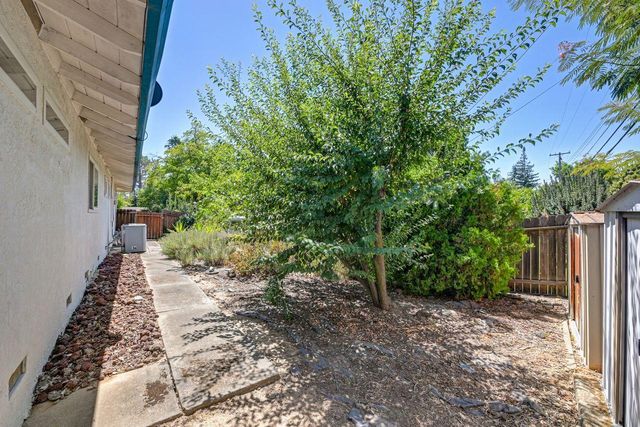 8163 Woodleaf Dr, Fair Oaks, CA 95628