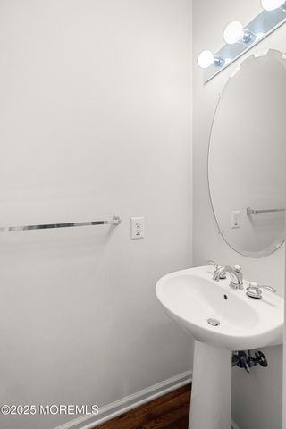 39 W Aspen Way, Aberdeen, NJ 07747