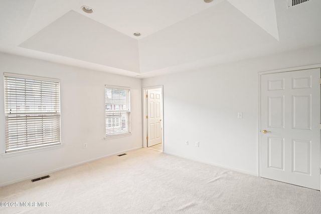 39 W Aspen Way, Aberdeen, NJ 07747