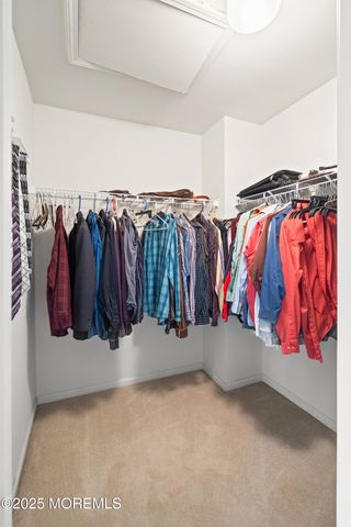 39 W Aspen Way, Aberdeen, NJ 07747