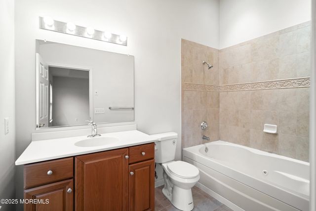 39 W Aspen Way, Aberdeen, NJ 07747