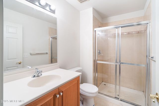 39 W Aspen Way, Aberdeen, NJ 07747