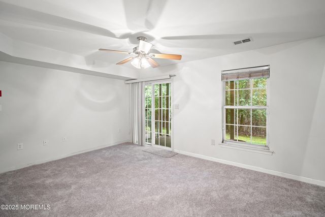 39 W Aspen Way, Aberdeen, NJ 07747