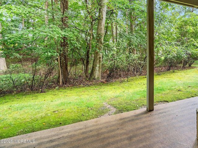 39 W Aspen Way, Aberdeen, NJ 07747