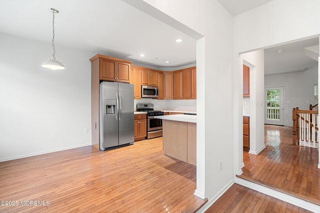 39 W Aspen Way, Aberdeen, NJ 07747