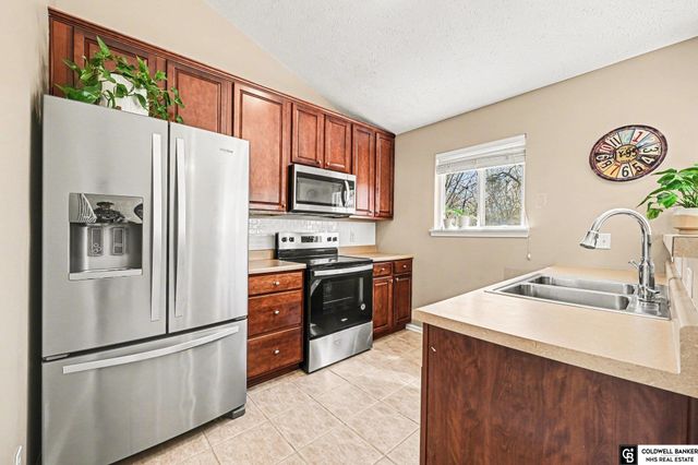 7816 S 159th Street, Omaha, NE 68136