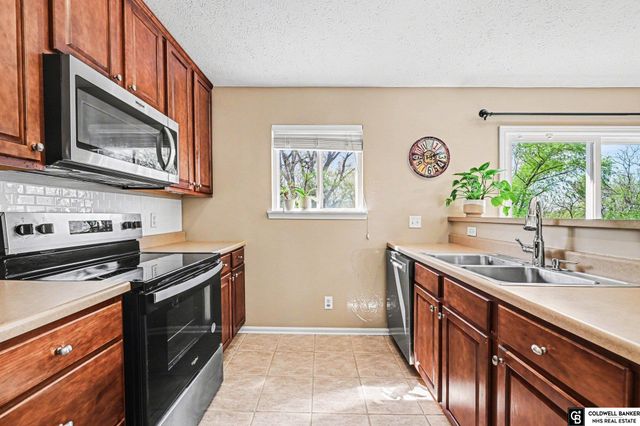 7816 S 159th Street, Omaha, NE 68136
