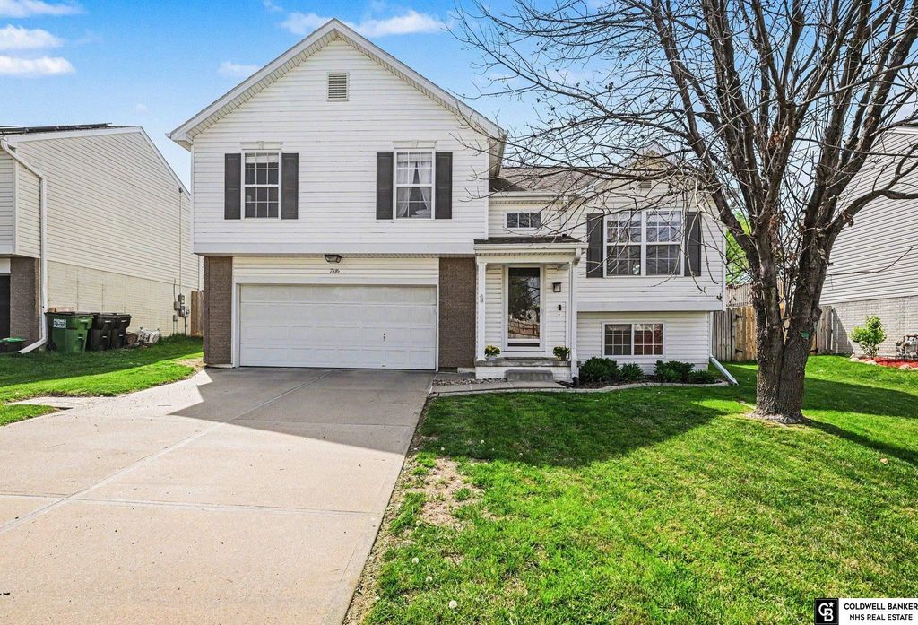 7816 S 159th Street, Omaha, NE 68136