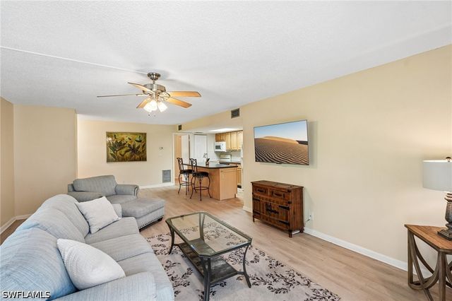 248 Palm DR 5, Naples, FL 34112