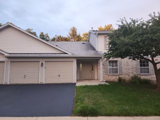 1171 N RED OAK Circle 4, Round Lake Beach, IL 60073