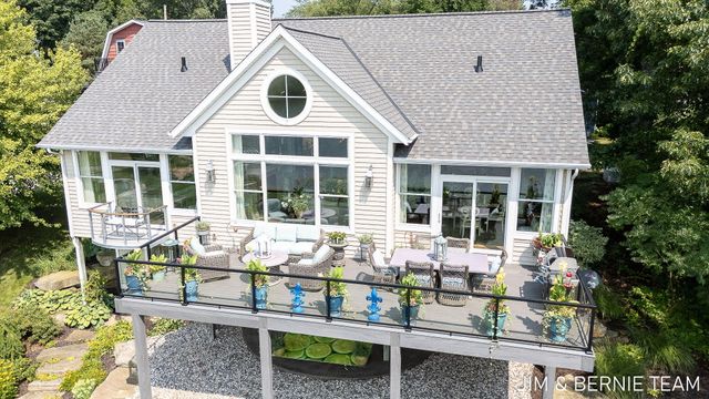 6332 Old Allegan Road, Saugatuck Twp, MI 49453