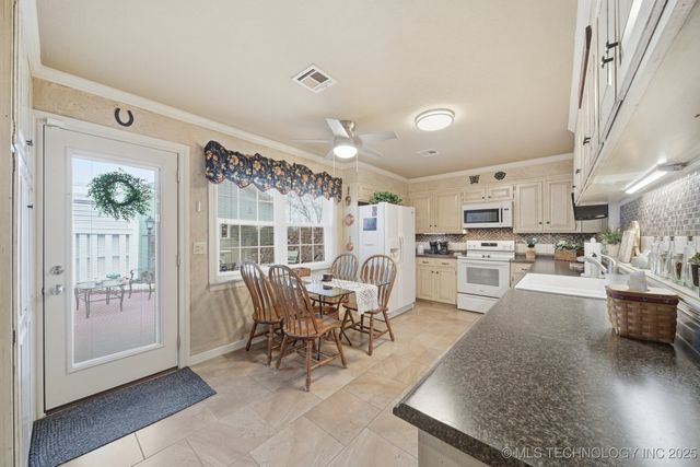 1433 Swan Drive, Bartlesville, OK 74006