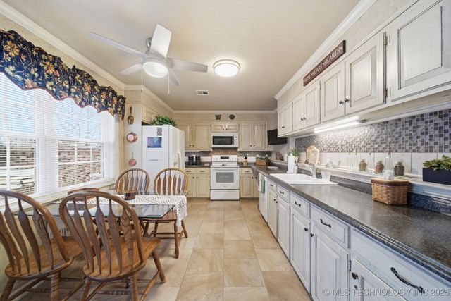 1433 Swan Drive, Bartlesville, OK 74006