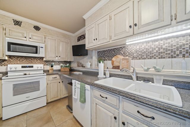 1433 Swan Drive, Bartlesville, OK 74006