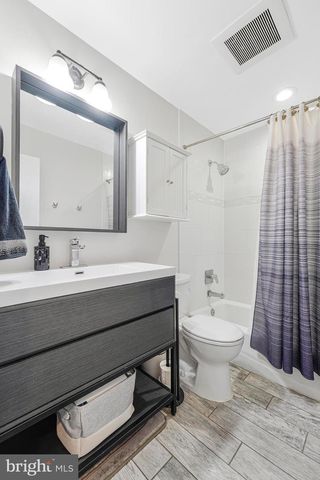 12617 GLENBROOKE WOODS DR, Herndon, VA 20171