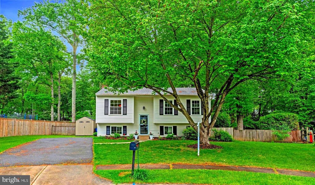 12617 GLENBROOKE WOODS DR, Herndon, VA 20171