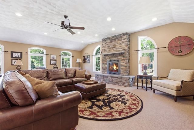 7 Parsons Lane, Billerica, MA 01821