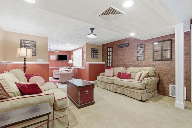 7 Parsons Lane, Billerica, MA 01821